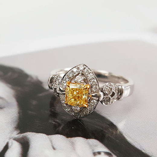 AU750白金方形设计师四爪款0.50克拉艳彩黄色钻石戒指12号（戒圈可改）290126NJS43 商品图3