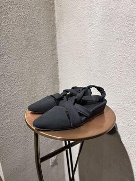 Cortana 26PS 石墨灰山羊皮pumps绳结尖头鞋