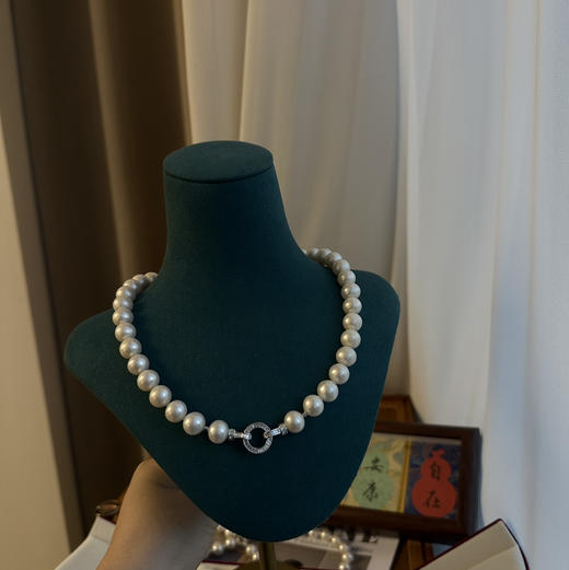 稀缺无核淡水珍珠的正圆珠 天然形状 瑕疵很少很干净 细微生长痕迹佩戴不影响 约10-11.5mm 总长度45cm 纯银扣 商品图2