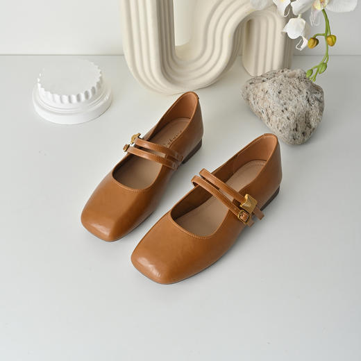 经典鲨2026年春专柜新品时尚方头一字式扣带通勤软底单鞋女KW89-617081 商品图1