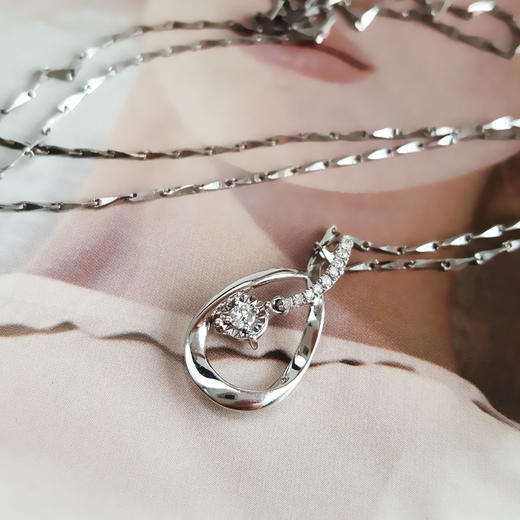 中国黄金AU750白金简约时尚0.045克拉钻石吊坠项链20.4*11.1*5.4MM（皆取最大值）链长：43CM（长度可调节）270126NJ20 商品图3