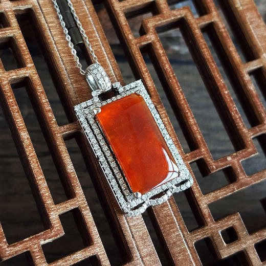 【天然正品】A货翡翠AU750白金豪镶钻镶天然细腻冰种平安无事牌红翡吊坠项链32.8*16.7*5.8MM（皆取最大值）141125AH32 商品图6