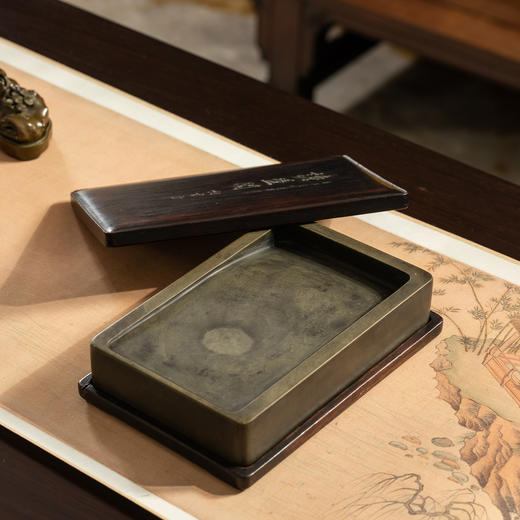 清	詹荡阁翊云款长方敞池绿端砚 商品图1