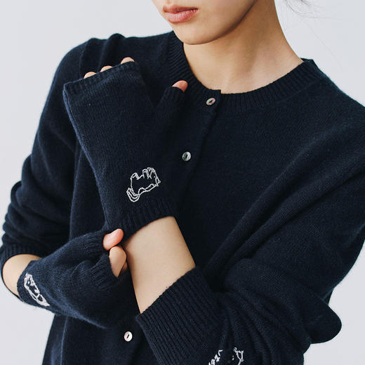 东黎 • 新年款 山羊绒刺绣露指手套 5696 商品图2