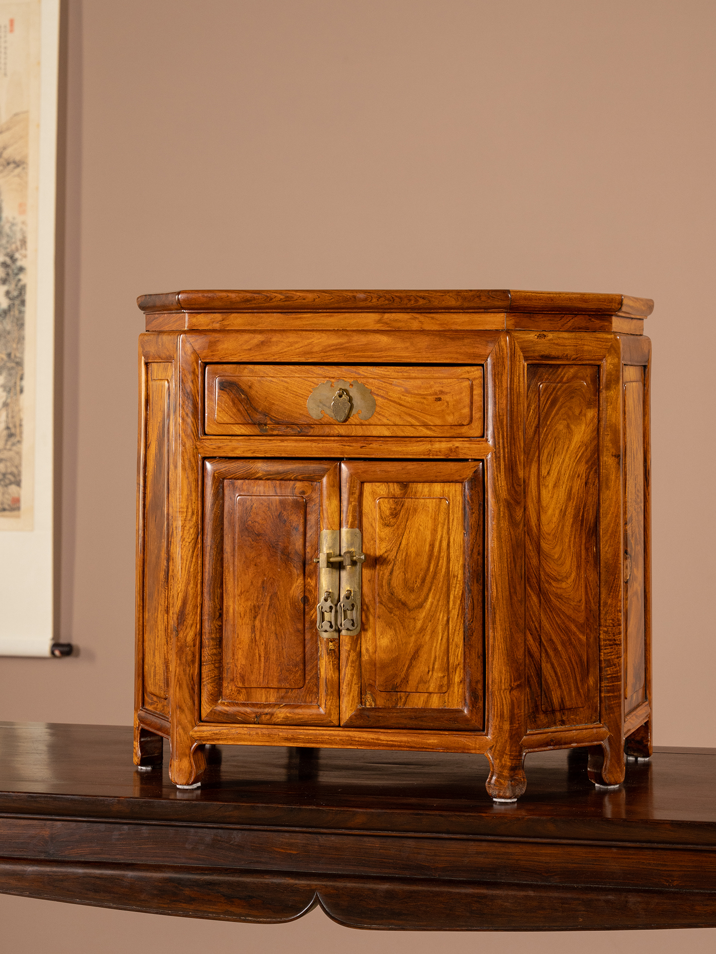 二十世纪	黄花梨八角橱柜