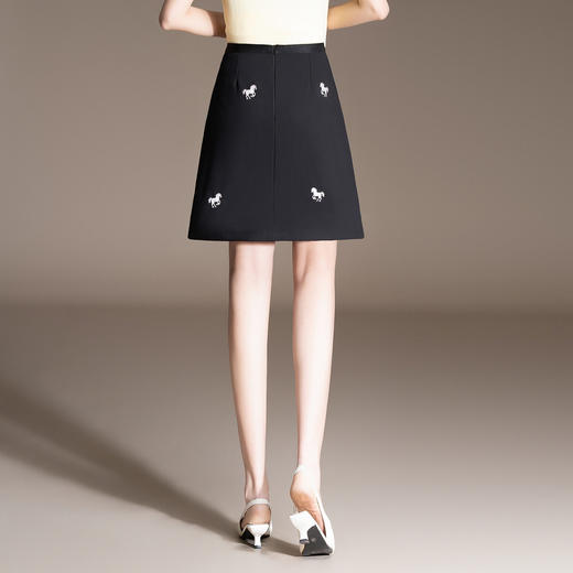 「自」全新升级【铂金会员137/天猫179/差价42】(24557)洛诗琳新款百搭直筒半身裙2026春季复古高腰刺绣显瘦A字裙 商品图3