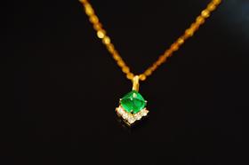 0.5ct祖母绿吊坠