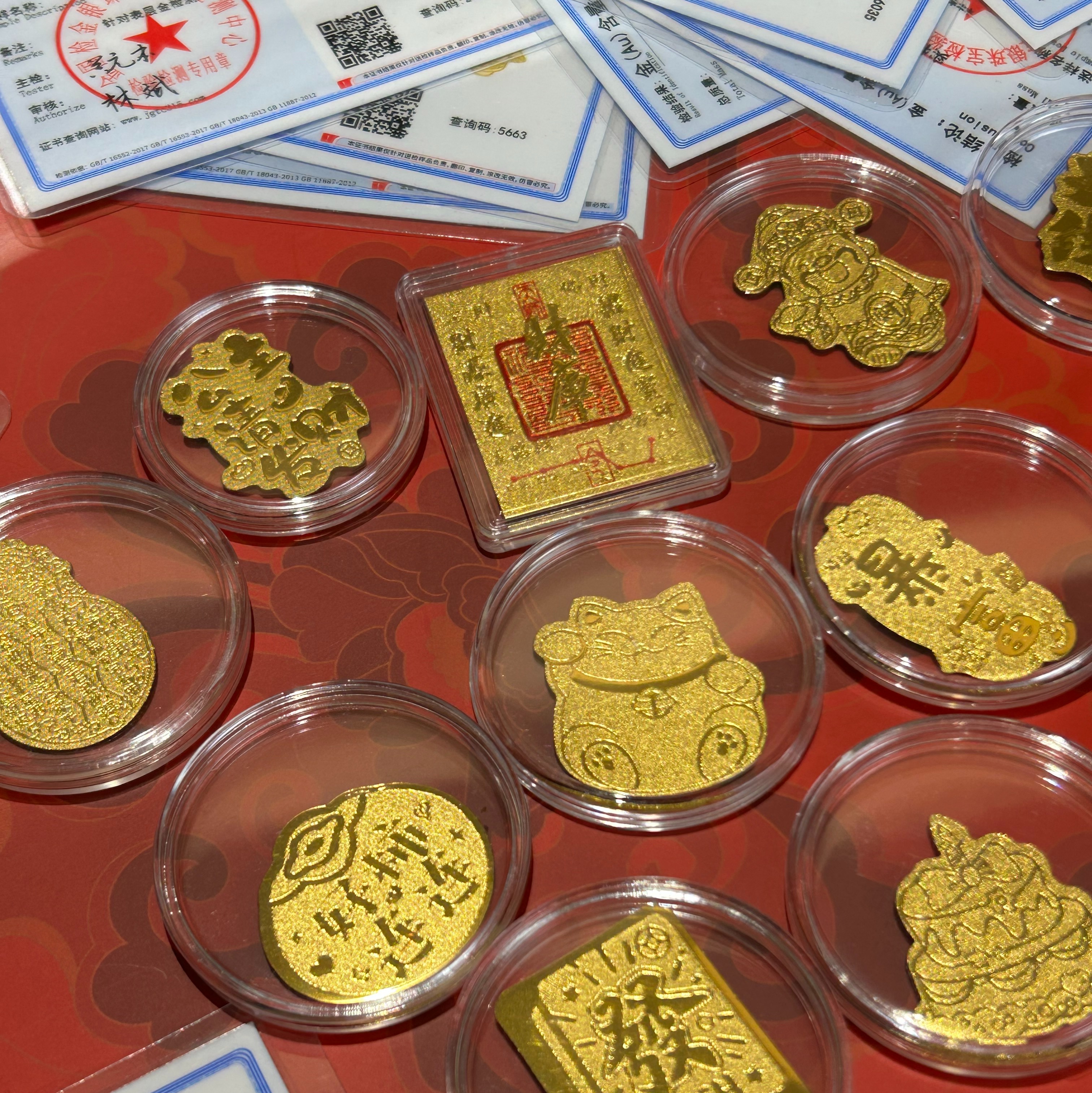 拍2更划算❗️【足金手机贴】精心打造💰可多个组合佩戴，buff加满✌️随身携带的好寓意招cai手机贴💗牢固耐磨又精致