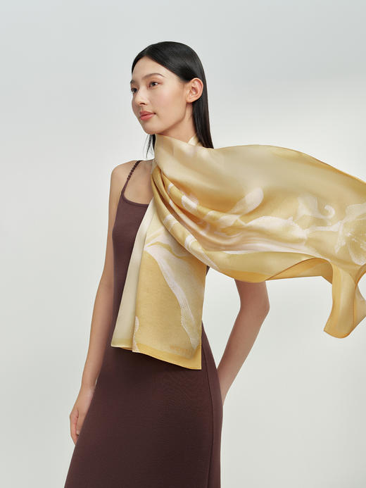 万事利×故宫文化联名款十二花神系列真丝长巾-春风染 商品图0