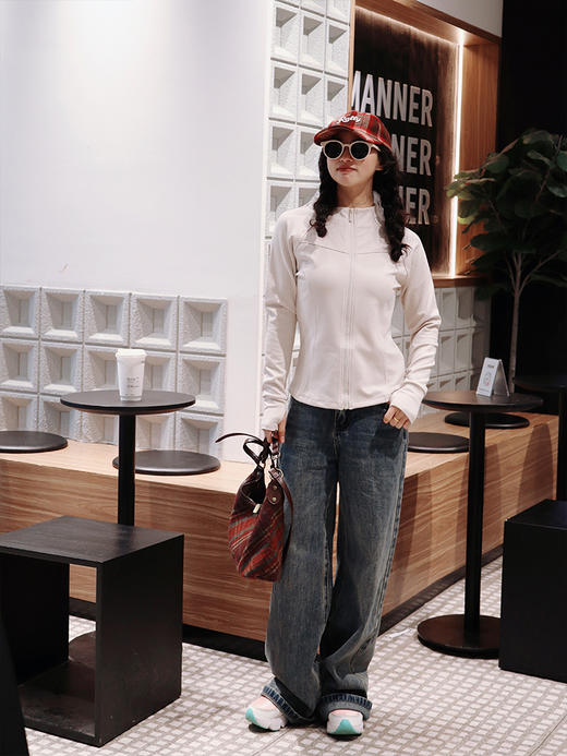 【保暖有型两不误  推荐人手一件】72小时内发货 抓绒运动外套/修身开衫  科耐丽自发热面料  锁住温度吸湿透气不臃肿  耐磨抗起球  简约耐看  运动穿、当打底都不错~ 商品图0