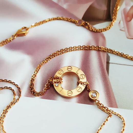 【天然正品】AU750玫瑰金经典时尚定制款小圆饼钻石吊坠项链链长：45CM（长度可调节）300126NJS24 商品图2