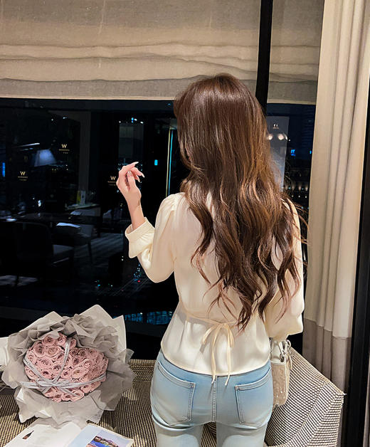 张心子【香榭琉光】法式小资V领收腰缎面衬衫女春季新款独特上衣 U2602079 商品图7