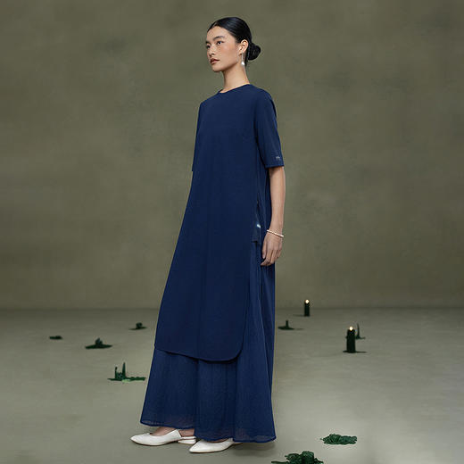 【林栖设计小店】植物染色|手工植物蓝简约百搭多色2026春新款开衩T恤1961018 商品图7