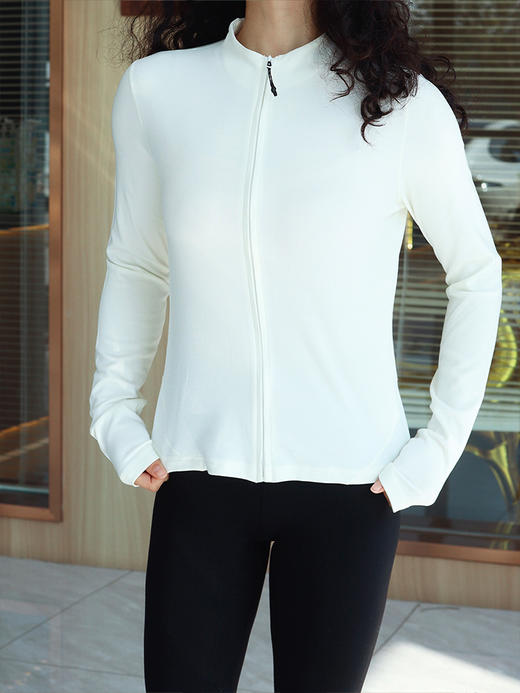 【保暖有型两不误  推荐人手一件】72小时内发货 抓绒运动外套/修身开衫  科耐丽自发热面料  锁住温度吸湿透气不臃肿  耐磨抗起球  简约耐看  运动穿、当打底都不错~ 商品图4