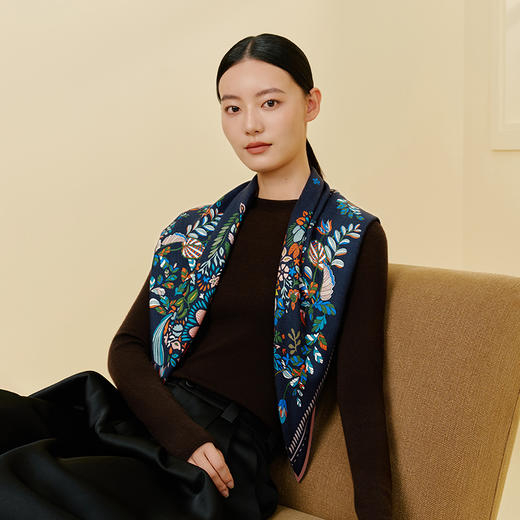 万事利双面印花丝羊毛围巾-骐骥花丛 商品图2