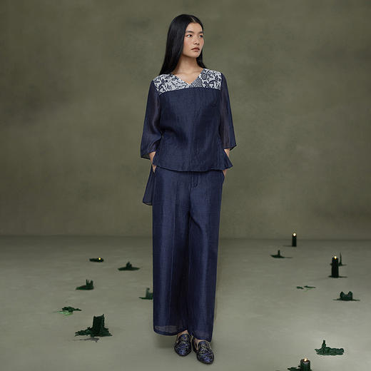 【林栖设计小店】缠枝牡丹|藏青色丝麻拼桑蚕丝飞片2026春新款优雅衬衣1961142 商品图5