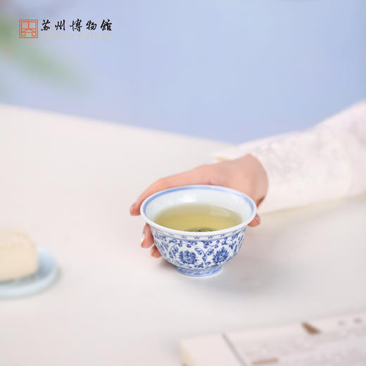 苏州博物馆 青花缠枝莲纹压手杯 商品图3