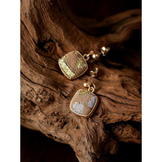 牧衣游缂丝手艺雕镂肌理东方复古方形耳环 冷鸢【不支持会员折】 商品图2