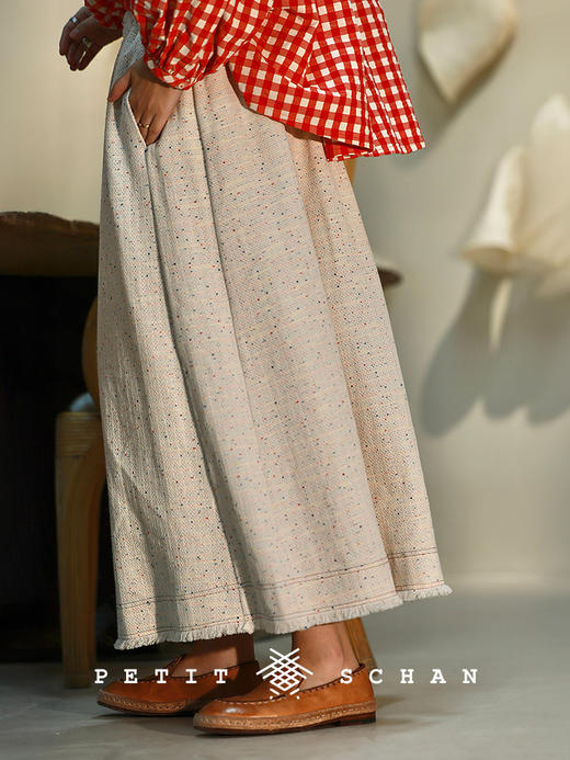 Petit Schan小闪 CLO#1046 Spring Reader 春天的读者 棉混纺松紧腰彩点毛边半身裙 商品图3