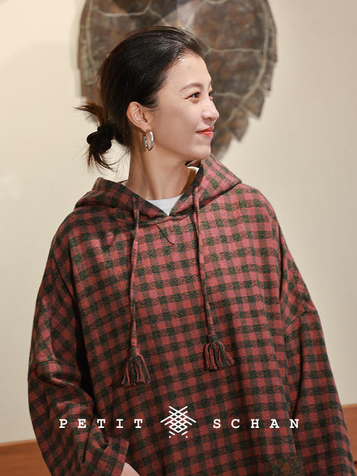 Petit Schan小闪 CLO#1049 Out of place 格格不入 进口纯棉磨毛拼色格纹抽绳连帽连衣裙 商品图2