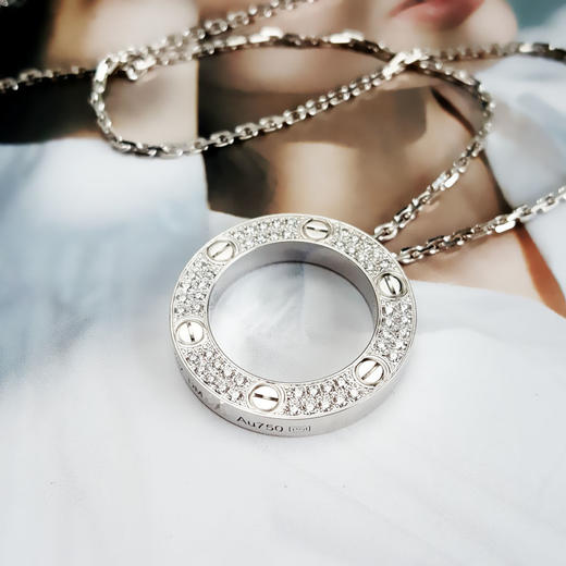 【95新】Cartier卡地亚LOVE系列B7058000 18K白金满钻大圆饼LOVE项链 链长约42cm，外径23.5mm女士280126NJS14 商品图4