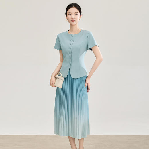 「高货wl」全新升级【铂金会员367/天猫499/差价132】(05650)洛诗琳2026春季新款气质优雅通勤短袖上衣+时尚渐变百褶半身裙两件套 商品图1