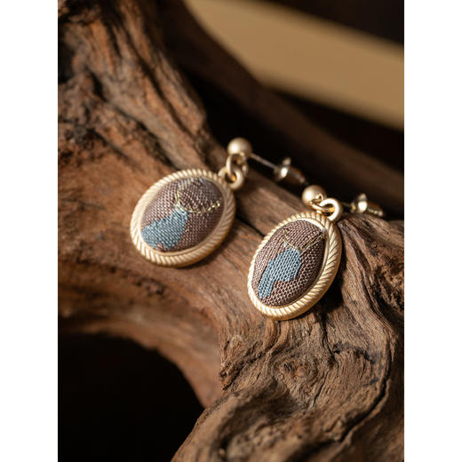 牧衣游缂丝手艺雕镂肌理东方复古椭圆耳环 柳吟【不支持会员折】 商品图3