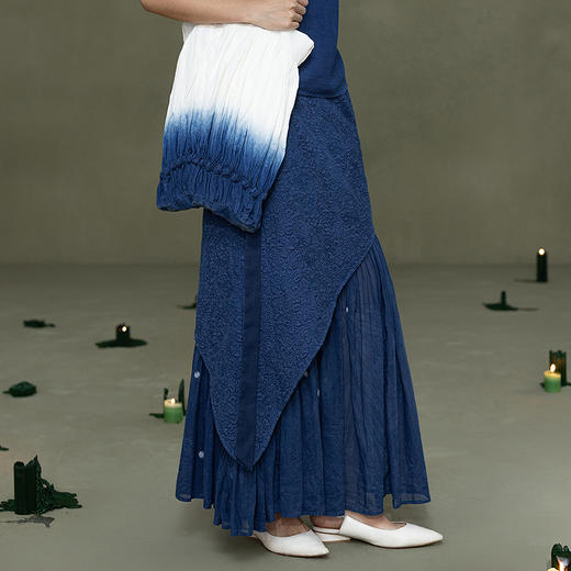 【林栖设计小店】植物染色|手工植物蓝纯棉绣花蜜褶2026春新款鱼尾半身裙1961132 商品图0