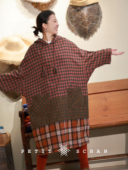 Petit Schan小闪 CLO#1049 Out of place 格格不入 进口纯棉磨毛拼色格纹抽绳连帽连衣裙 商品图4