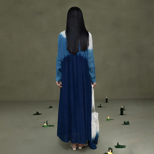 【林栖设计小店】植物染色|手工植物蓝吊染密褶国风2026春新款苎麻连衣裙1961072 商品图4