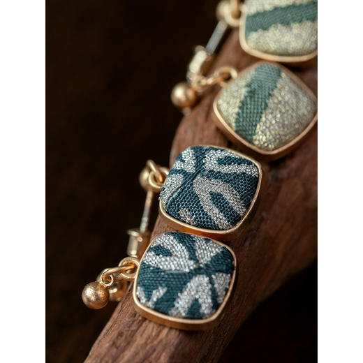 牧衣游缂丝手艺雕镂肌理东方复古方形耳环 冷鸢【不支持会员折】 商品图3