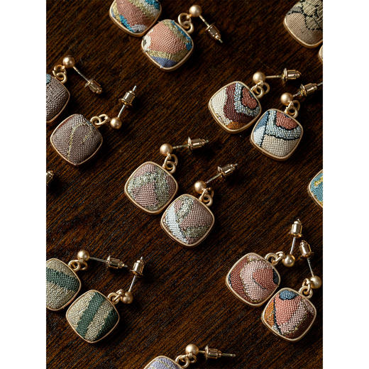 牧衣游缂丝手艺雕镂肌理东方复古方形耳环 冷鸢【不支持会员折】 商品图1