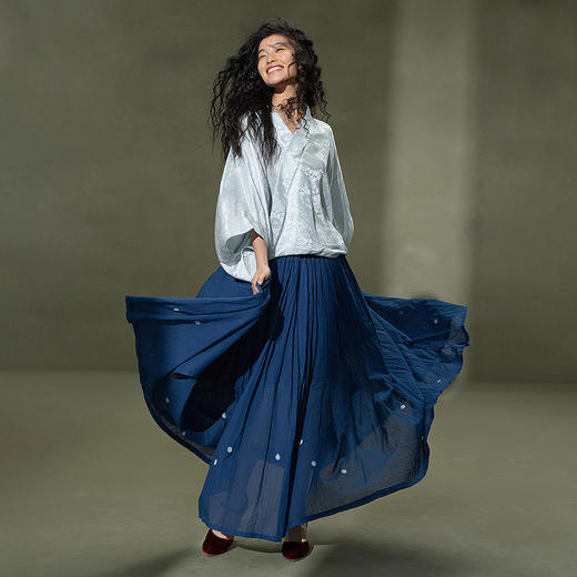 【林栖设计小店】植物染色|手工植物蓝萤虫绞婴儿棉2026春新款密褶半身裙1961014 商品图1