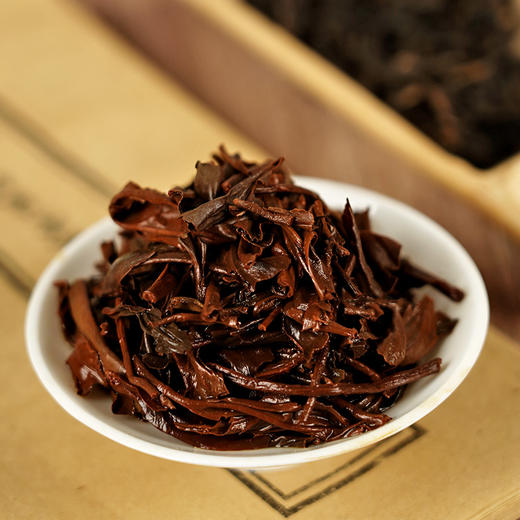 【女儿红】2025年头春头采勐海班章五寨核心产区，红茶界的天花板堪称是女人蕞好的“伴侣” 班章晒红红茶紧压茶饼 200g/饼 拍5发6 拍20发25 商品图9