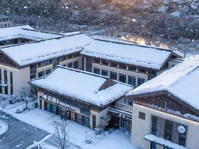 【聚会专享|烟花季】扬州 | 扬州瘦西湖云居酒店聚会套餐，859元/单人3晚起，毗邻瘦西湖，体验江南早茶文化。