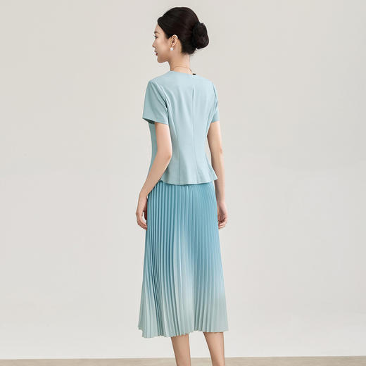 「高货wl」全新升级【铂金会员367/天猫499/差价132】(05650)洛诗琳2026春季新款气质优雅通勤短袖上衣+时尚渐变百褶半身裙两件套 商品图2