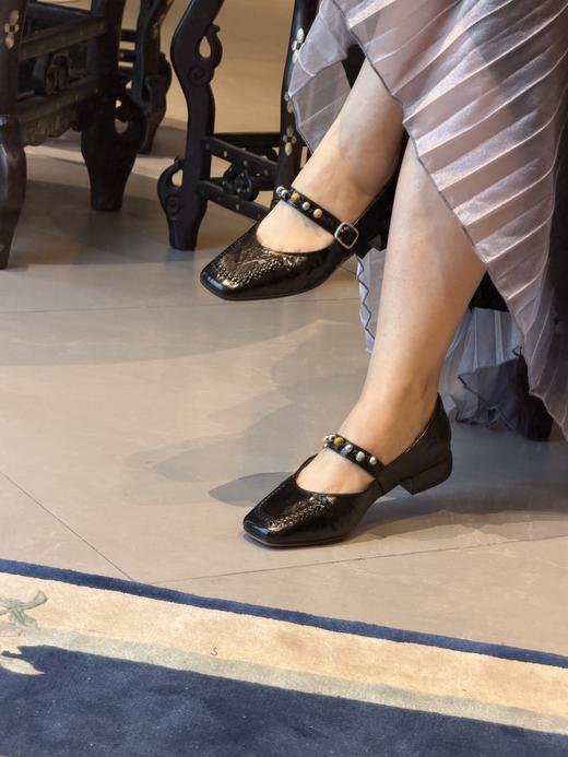 手工定制复古时髦玛丽珍｜时髦百搭 优雅俏皮 牛蜡皮手抓纹光泽如新耐穿好打理；垫脚小羊皮柔软透气不磨脚；2.5cm粗跟跟高行走如履平地；时髦优雅有腔调超好搭！ 商品图5