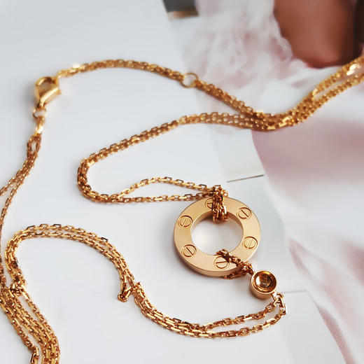 【天然正品】AU750玫瑰金经典时尚定制款小圆饼钻石吊坠项链链长：45CM（长度可调节）300126NJS24 商品图4