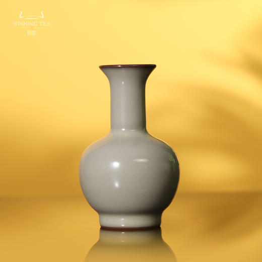 问鼎哥窑长颈瓶(小) 商品图1