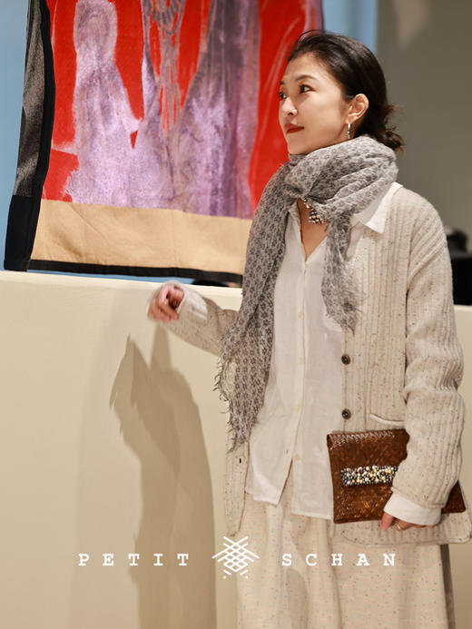 PETIT SCHAN小闪 ACC#052 Daisy Fairy 雏菊精灵 纯羊绒手工丝网印花方巾围巾 商品图3