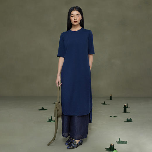 【林栖设计小店】植物染色|手工植物蓝简约百搭多色2026春新款开衩T恤1961018 商品图4