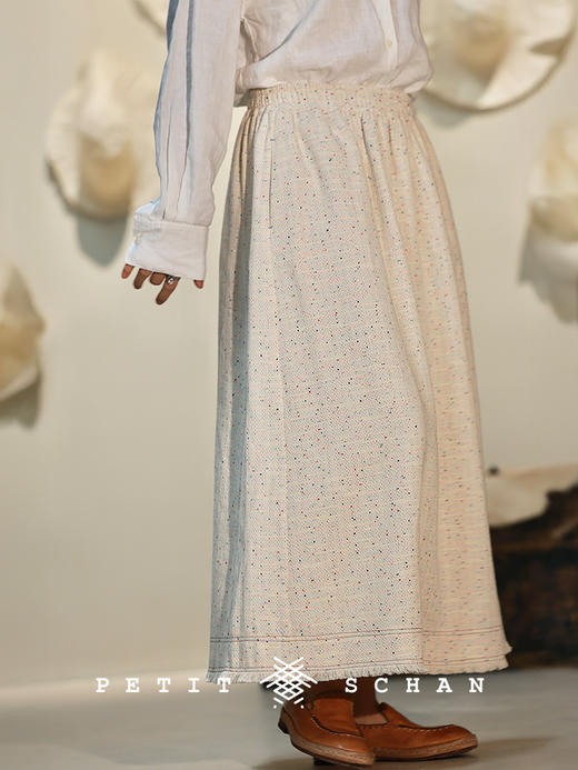 Petit Schan小闪 CLO#1046 Spring Reader 春天的读者 棉混纺松紧腰彩点毛边半身裙 商品图1
