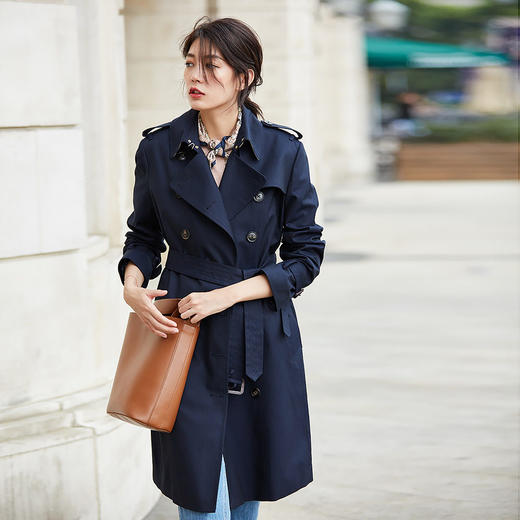 「高货sh」全新升级【铂金会员441/天猫599/差价158】(22441)洛诗琳气质翻领风衣外套2026春季新款格纹拼接英伦风中长款休闲外套 商品图2