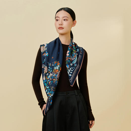 万事利双面印花丝羊毛围巾-骐骥花丛 商品图0