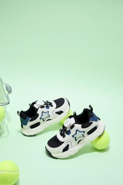 【春上新】【5折】8楼普西拉童鞋P7214109  春款亮灯运动鞋  吊牌价：479   折后:240元 商品图0