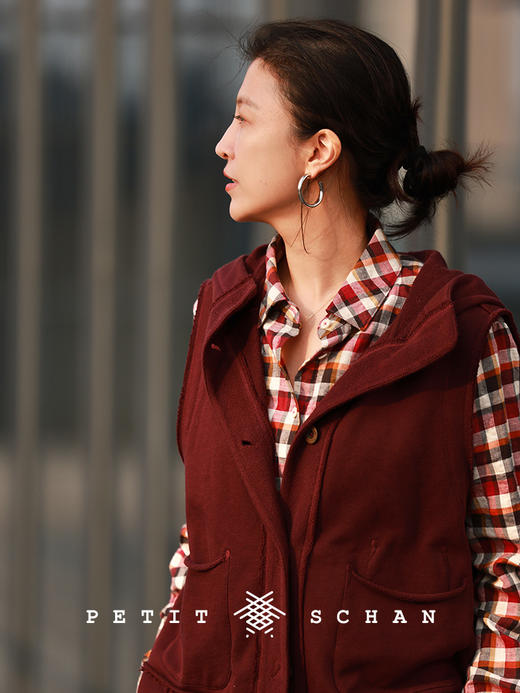 Petit Schan小闪 CLO#1048 Familiarity Breeds Ease 熟李轻行 长绒棉纯棉毛边连帽休闲马甲 商品图5