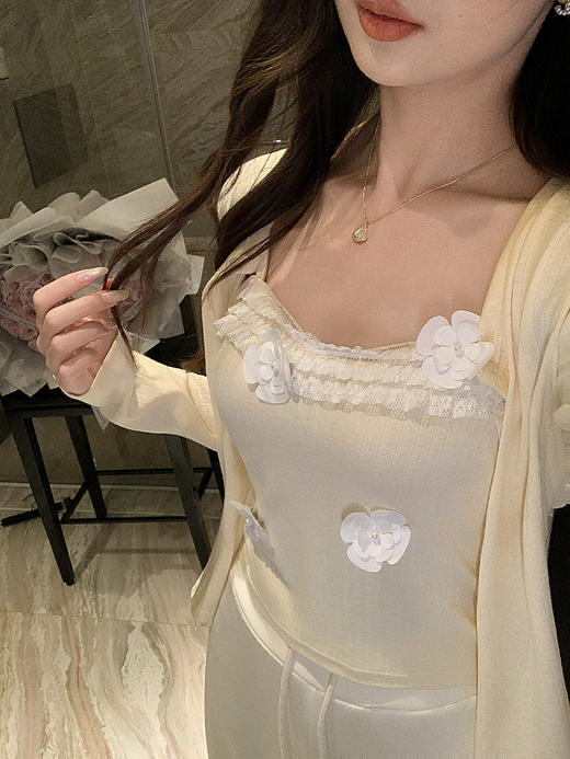 张心子【雾蓝絮语】纯欲风针织开衫吊带两件套女春日新款减龄套装 U2602076 商品图4