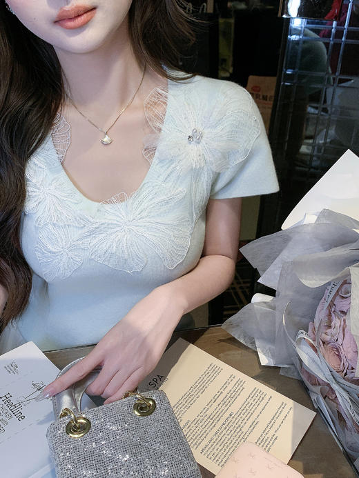 张心子【恰好时光】法式圆领精致蕾丝拼接立体花针织衫短袖上衣 U2602044 商品图12