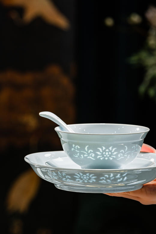 景德镇青釉缠枝莲玲珑餐具套装 商品图3