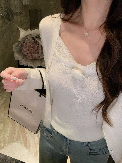 张心子【冷萃可露丽】撞色吊带背心+开衫春新款纯欲风修身显瘦套装 U2602062 商品图5